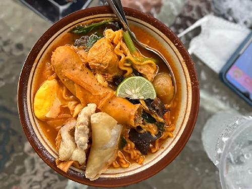 Seblak Prasmanan Ineh