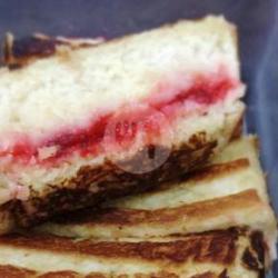 Roti Bakar Strawberry - Keju