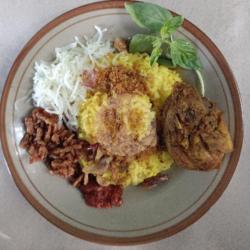 Nasi Kuning Ayam Serundeng