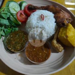 Nasi Ayam Goreng   Tahu  Tahu, Sambal Terasi Lalapan