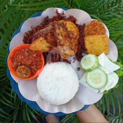 Paket Ayam Goreng Lengkuas (dada) Sambel Setan