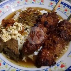 Nasi Rawon Sate Daging Sapi 2 Tusuk