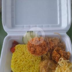 Nasi Kuning Abon Ayam Nasya