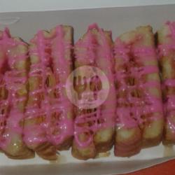 Cream Strawberry  Pastry Size M