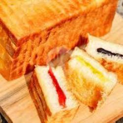 Roti Bakar Strawberry   Blueberry