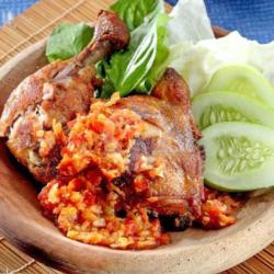 Ayam Penyet Sambal Khas Amigos