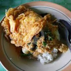 Nasi Tumpang Telur Dadar   Peyek  Air Mineral