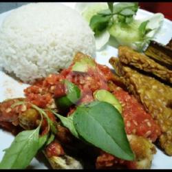 Tahu , Tempe Pakai Nasi  ( Sambal Mentah)