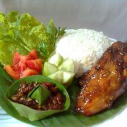 Nasi   Dada Ayam Bacem Goreng