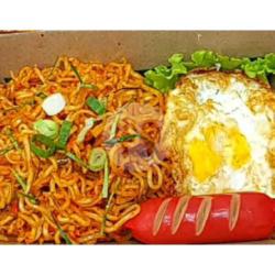 Idomie Goreng Sosis Telur Goreng