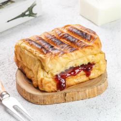 Roti Bantal Strawberry Jam