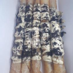 Banana Roll Toping Tiramisu Oreo Isi 5pcs