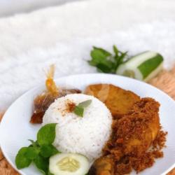 Paket Nasi   Dada/paha Goreng Serundeng   Sambal   Lalaban   Minimum