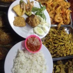 Nasi Ikan Panggangan/pe  Tahu Tempe Terong Ikan Asin