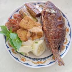 Nasi Penyetan Mujair