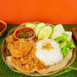 Nasi Ayam Kremes Pramesti