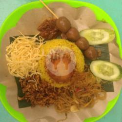 Nasi Kuning Sate Telor Puyuh