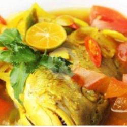 Sop Kepala Ikan Kakap Gratis Sayur Santan Labu