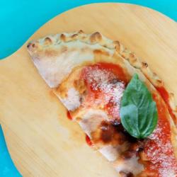 Pizza Calzone Salami