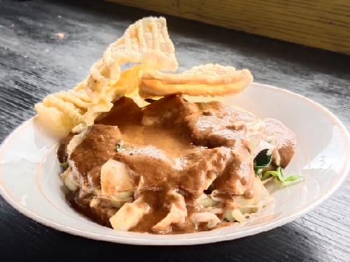 Gado-gado & Rujak Buah Mama Dila Balikpapan Baru