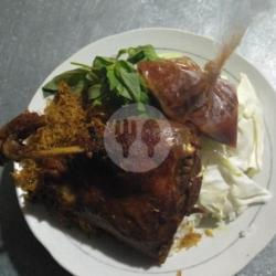 Bebek Tanpanasik Sambel Lalapan Serundeng