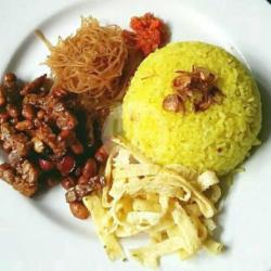 Nasi Kuning Naget Telur Iris