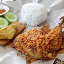 1 Potong Ayam Kampung, Nasi, Tahu Tempe,  Sayur Asam, Sambal, Lalapan, Kremes