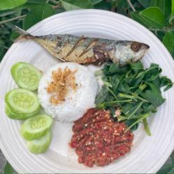 Nasi Ikan Sambel Tlenjeng