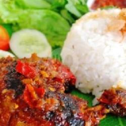 Nasi Ayam Ricarica   Teh Pucuk / Es Tea / Air Mineral