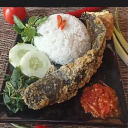 Penyetan Nasi Ikan Lele Goreng