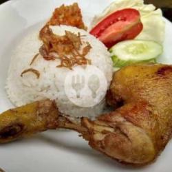 Ayam Goreng Lalapan   Nasi Uduk