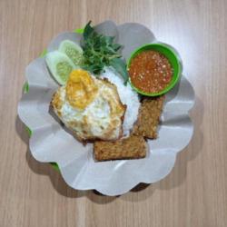 Hemat 1 ( Nasi  Telur   Tempe 2   Lalapan )