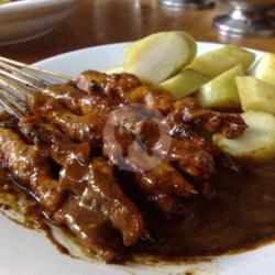 5 Tusuk Sate Ayam Dan Lontong