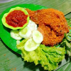 Mujaer Goreng Kremes   Sambal   Lalapan