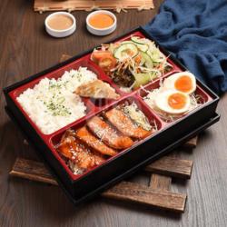 Bento Premium Salmon Teriyaki Salad