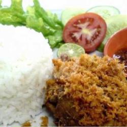 Nasi Uduk Ayam Kremes Tahu Tempe