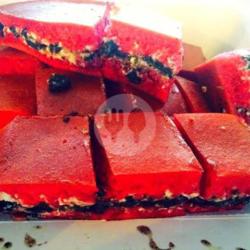 Red Velvet Ketan Hitam Susu