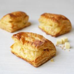 Puff  Pastry Keju Dan Kacang