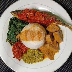 Nasi Campur Ikan Benggol Sambal