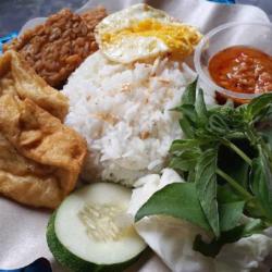 Telur, Tahu, Tempe Penyetan   Nasi