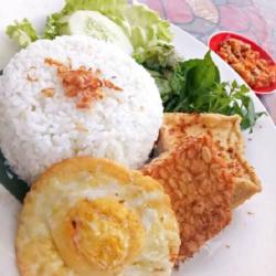 Nasi Telor Tempe Tahu   Es Jeruk