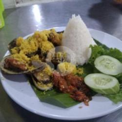 Nasi Kerang Goreng Kremes