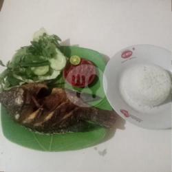 Lalapan Ikan Laut Sambel Mentah Nasi