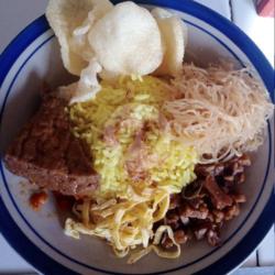 Nasi Kuning   Bihun   Oreg   Semur Tahu /tempe/kentang