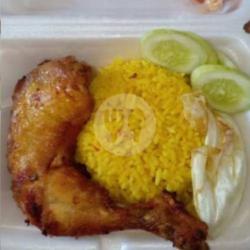 Nasi Kuning Ayam Goreng