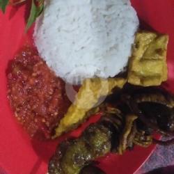 Nasi Lalapan Ati Rempela Usus Sambal Goreng / Tempong