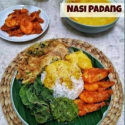 Nasi Padang Ayam Goreng/ Nasi Ikan Goreng( Mas/ Mujair/ Lele/ Tongkol )   Aqua Botol