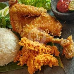 Bebek Goreng Tepung Kremes Nasi Lalapan