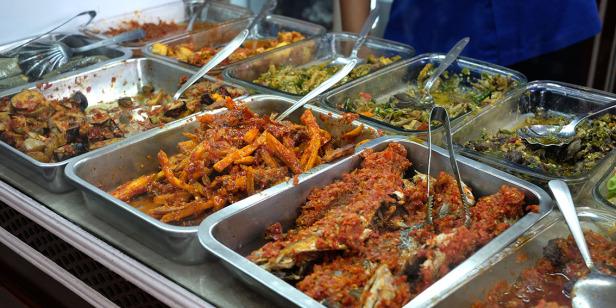 Rumah Makan Padang Bu Mus, Buah Batu