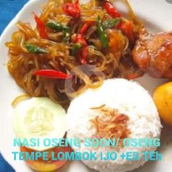 Nasi   Oseng Soun/oseng Tahu Lombok Ijo   Sambal   Gorengan   Es Teh